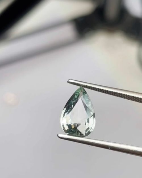 Natural Pear-Cut Sapphire – 1.89 cts (Unheated & Untreated)
