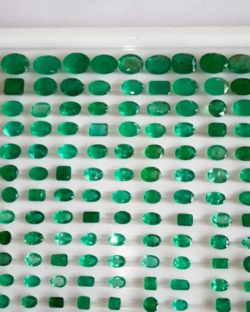 Natural Zambian Emerald Lot – Mixed Shapes & Sizes 300 Cts
